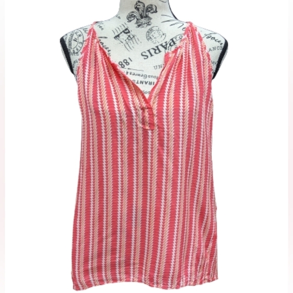 Nell Couture Tops - Nell women's pink peach silk patterned tank top size M